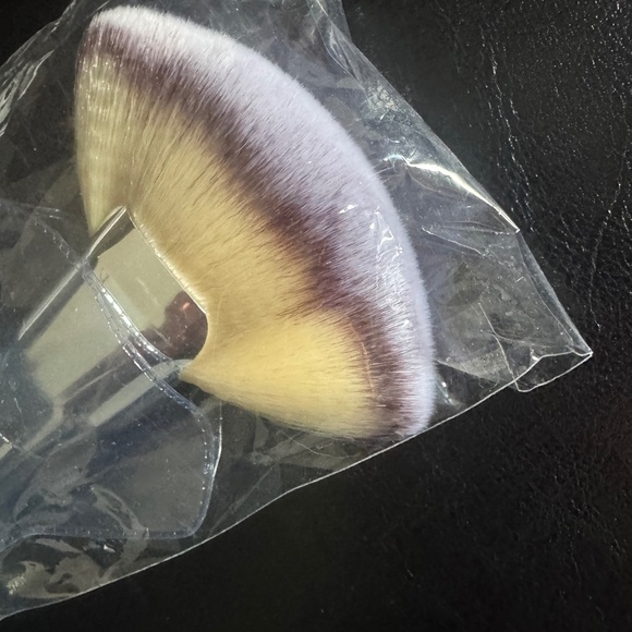 It Cosmetics Heavenly Luxe Mega Fan Brush - Picture 1 of 2